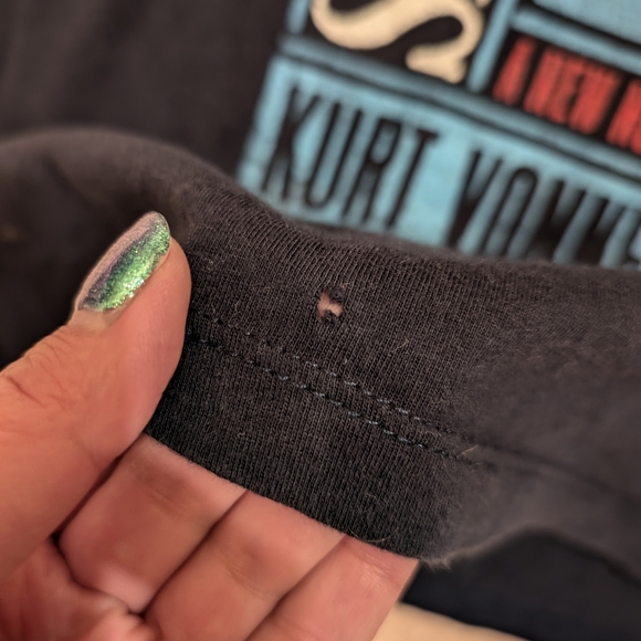 Out Of Print Slaughterhouse Five T-Shirt - Picture 3 of 3